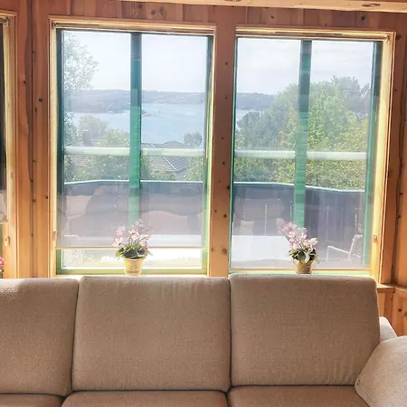 4 Person In Casa de Férias Kjerrgarden
